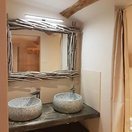 La Cheneviere Oda ve Kahvaltı 3*