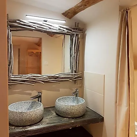 La Cheneviere Oda ve Kahvaltı